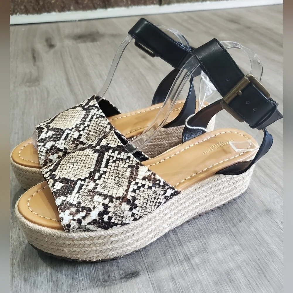 American Eagle Outfitters Women's Snake Print Platform Sandals Espadrille 9‎ US.